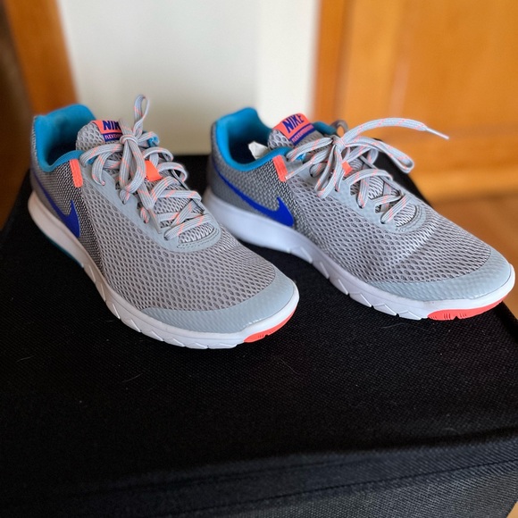 Nike Women’s Flex Experience RN5 Running Shoe - Picture 3 of 5